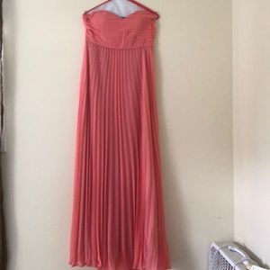 Lulu’s strapless dress